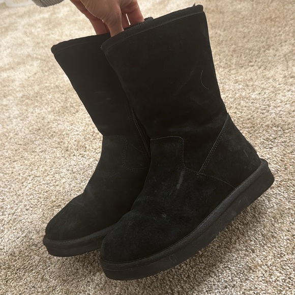 Ugg Boots with silver metal detail on back - Picture 4 of 4